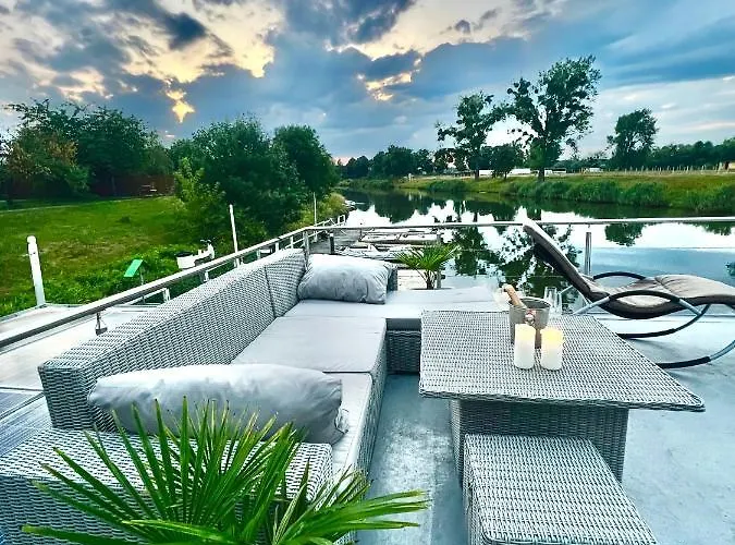 Houseboat Toro - Plywajacy Dom Na Wodzie