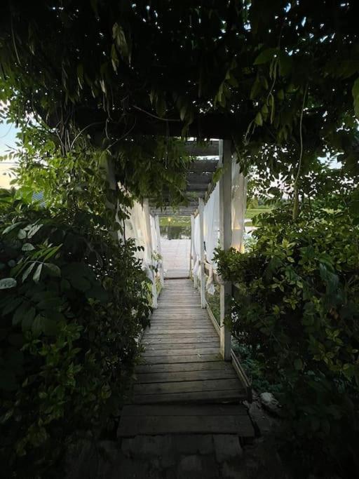 Appartamento Houseboat Toro - Plywajacy Dom Na Wodzie