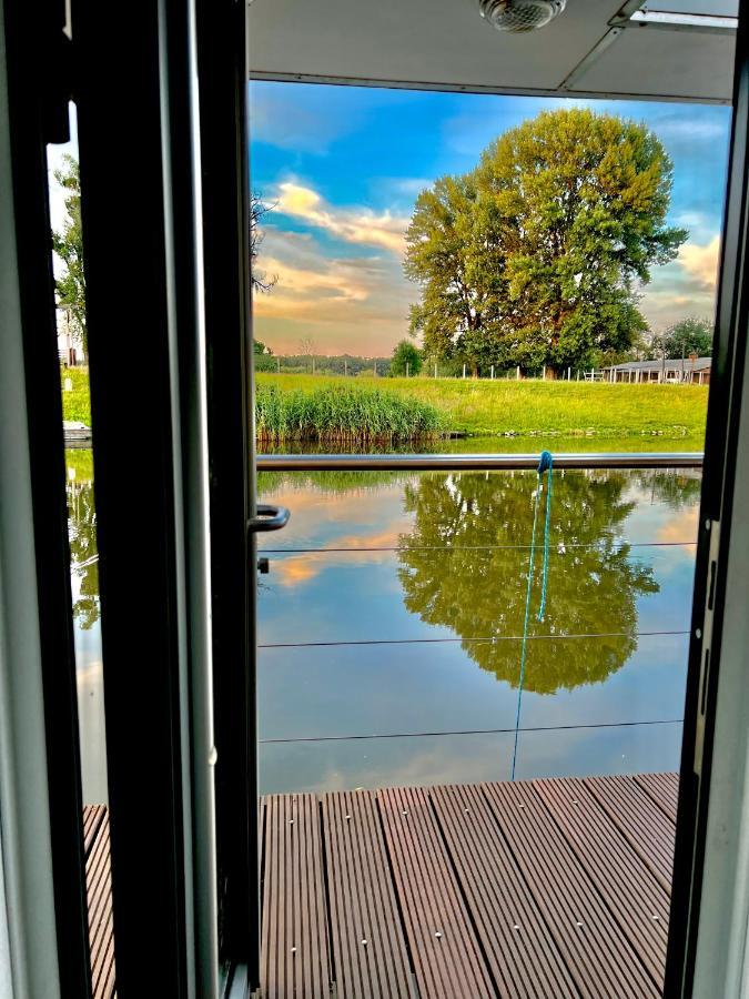 Houseboat Toro - Plywajacy Dom Na Wodzie Appartamento *